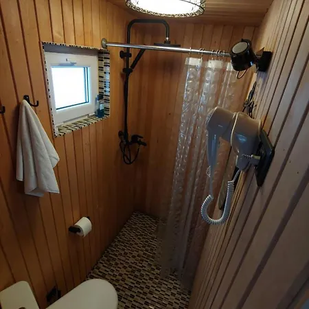 Villa Brivdienu Namins Ar Pirtinu à Kuyvizhi Extérieur photo
